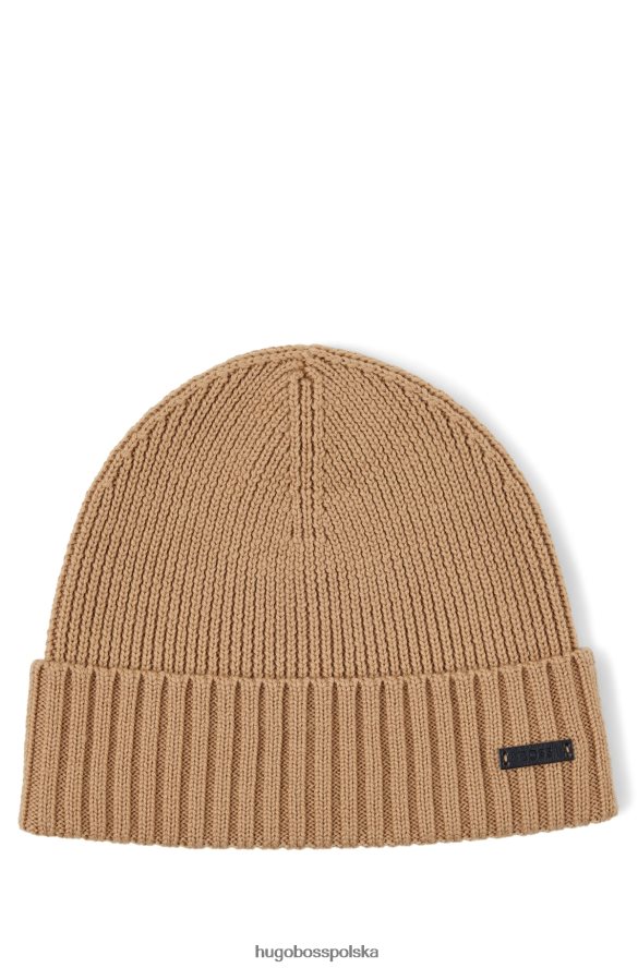 Hugo Boss beżowa czapka typu beanie hugo z dziewiczej wełny z naszywką z logo ze sztucznej skóry beżowy R0X0H65342