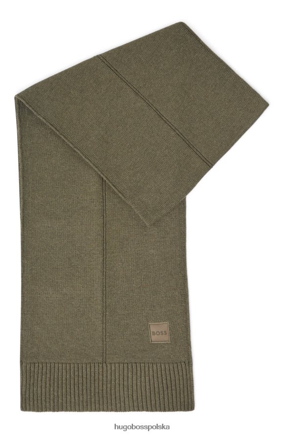 Hugo Boss gładki szalik z tkaną naszywką z logo Hugo w kolorze ciemnozielonym ciemnozielony R0X0H65295