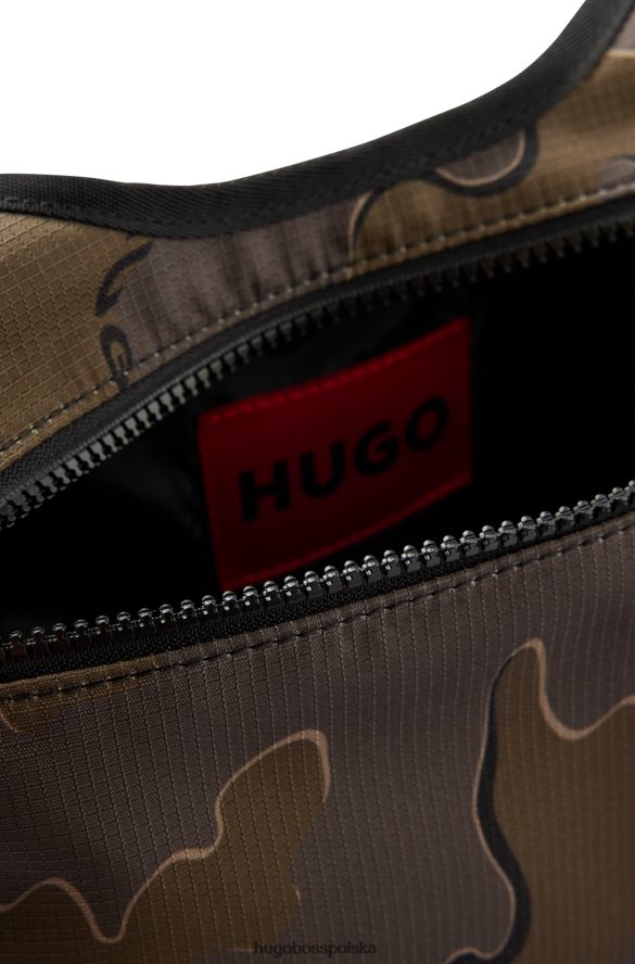 Hugo Boss wzorzysty plecak hugo w kamuflażowym kolorze z czerwoną metką z logo wzorzyste R0X0H65694