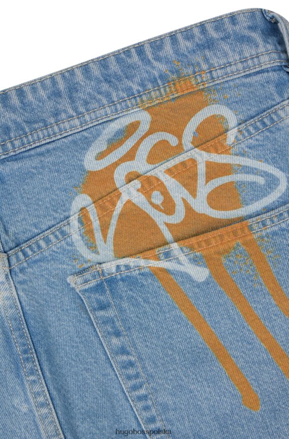 Hugo Boss Hugo jeansy o swobodnym kroju z logo graffiti w kolorze jasnoniebieskim jasny niebieski R0X0H63652