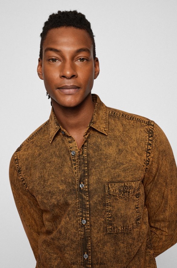 Hugo Boss Koszula o regularnym kroju z barwionego czystego dżinsu hugo w kolorze brązu brązowy R0X0H64076