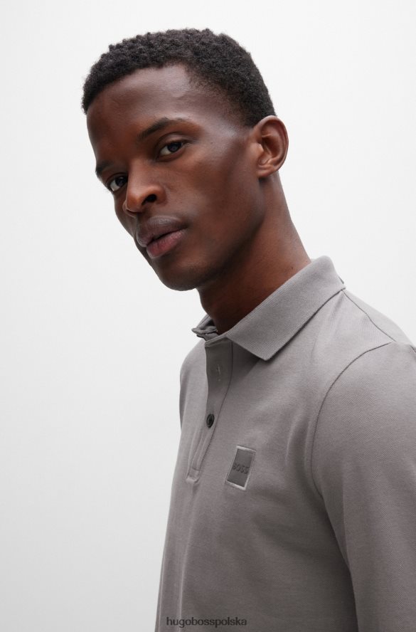 Hugo Boss ciemnoszara, dopasowana koszulka polo z długimi rękawami i naszywką z logo hugo ciemno szary R0X0H61964