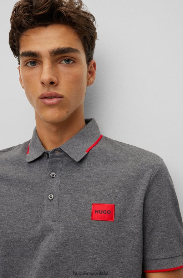 Hugo Boss ciemnoszara koszulka polo o dopasowanym kroju hugo z bawełny piqu¦ z czerwoną metką z logo ciemno szary R0X0H61807