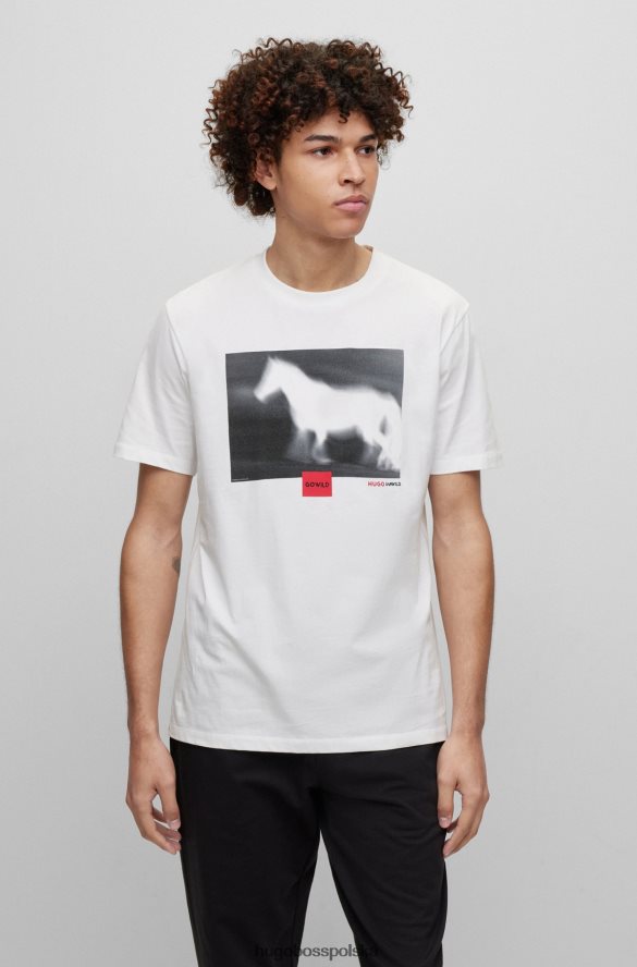 Hugo Boss bawełniany t-shirt z grafiką konia i brandingiem hugo w kolorze białym biały R0X0H64291