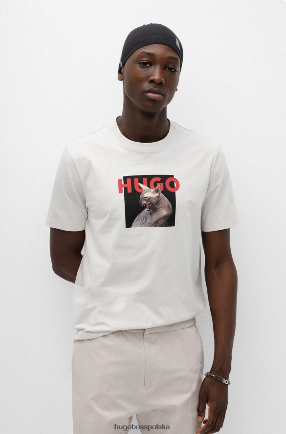 Hugo Boss jasnobeżowa koszulka z bawełnianego jerseyu o regularnym kroju z grafiką zwierząt hugo jasny beż R0X0H63584