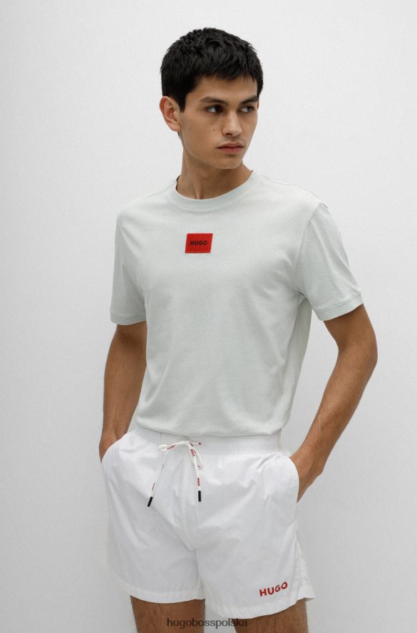 Hugo Boss jasnozielona, ​​bawełniana koszulka o regularnym kroju z czerwoną metką z logo hugo jasnozielony R0X0H63557