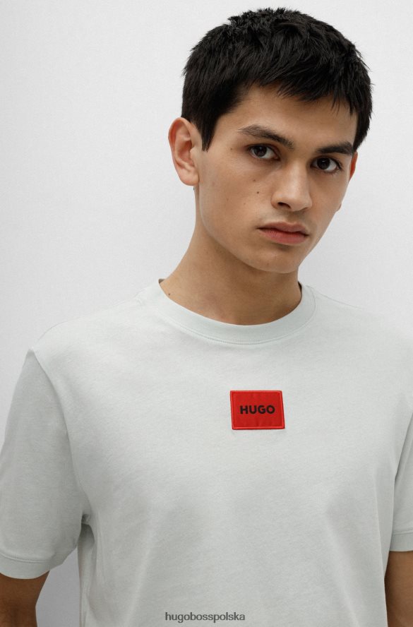 Hugo Boss jasnozielona, ​​bawełniana koszulka o regularnym kroju z czerwoną metką z logo hugo jasnozielony R0X0H63557