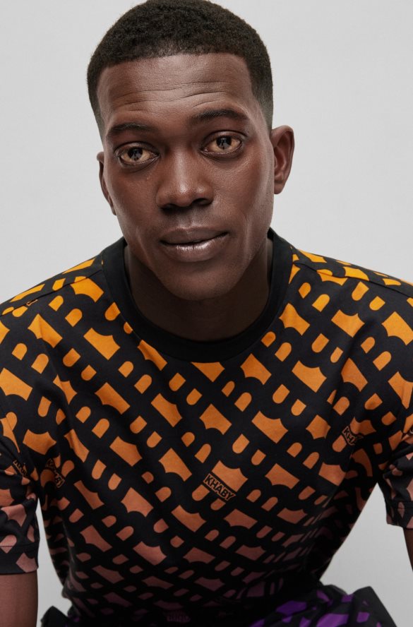 Hugo Boss x khaby – T-shirt o swobodnym kroju z bawełnianego dżerseju z gradientowymi monogramami wzorzyste R0X0H61015