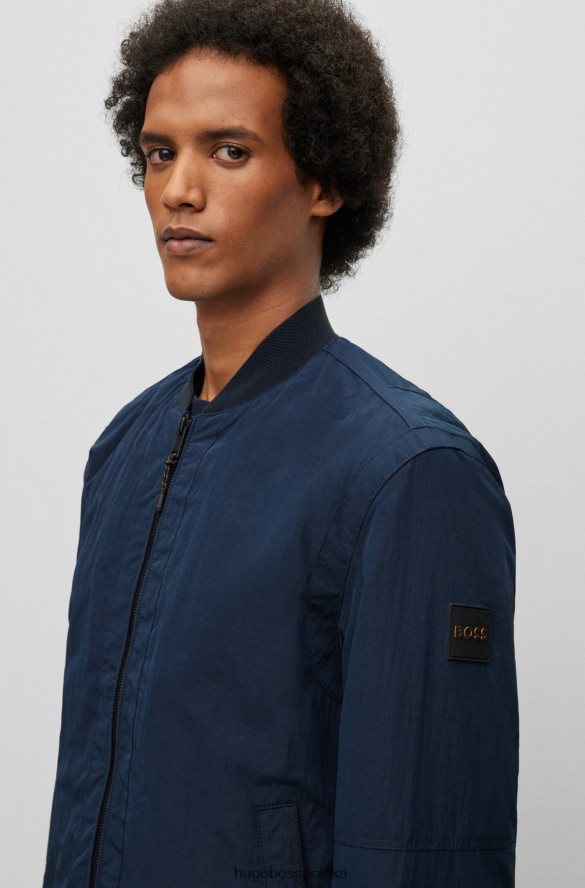 Hugo Boss wodoodporna kurtka o regularnym kroju z naszywką z logo w kolorze ciemnoniebieskim hugo ciemny niebieski R0X0H63769