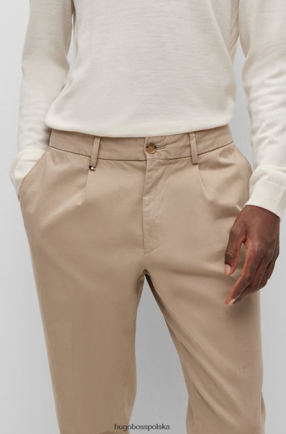 Hugo Boss Spodnie z zakładkami z elastycznej bawełny o diagonalnym splocie w kolorze jasnobeżowym hugo jasny beż R0X0H63872