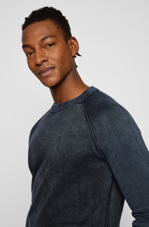 Hugo Boss Sweter o regularnym kroju z barwionej bawełny z charakterystycznymi detalami hugo w kolorze ciemnoniebieskim ciemny niebieski R0X0H62527