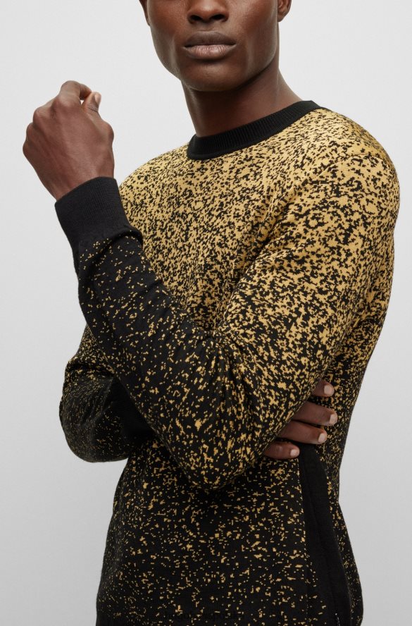 Hugo Boss wzorzysty sweter o regularnym kroju z czarno-złotym wzorem hugo wzorzyste R0X0H61510